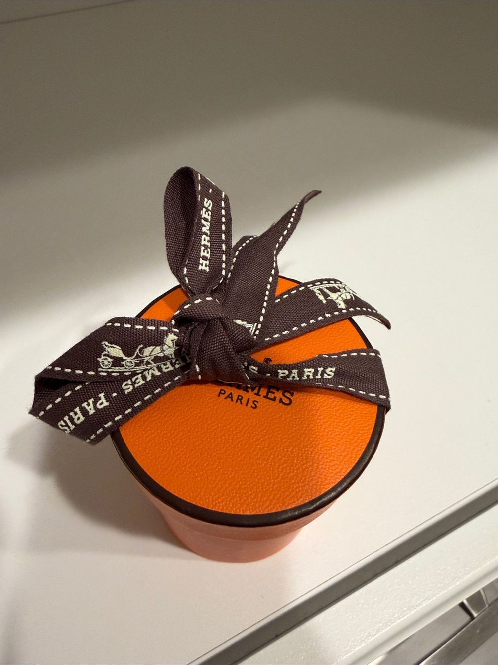 Hermes Orange Round Twilly Box with Brown Ribbon - Picture 3 of 3